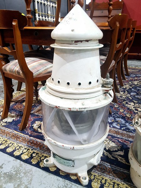 Lot 1 - NAVIGATION LIGHT