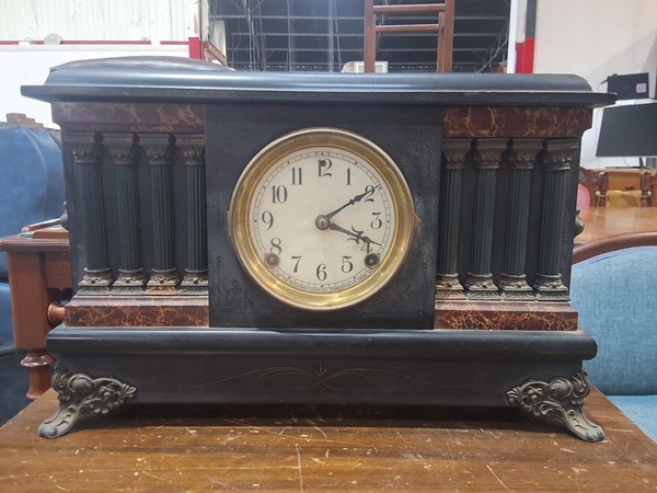 Lot 74 - MANTEL CLOCK