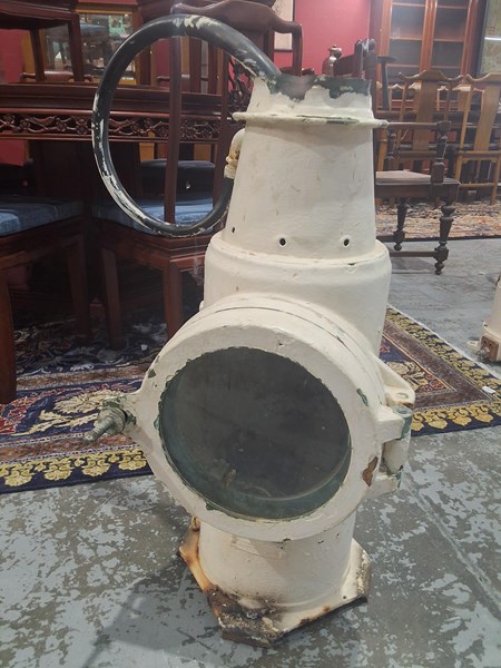 Lot 242 - NAVIGATION LIGHT