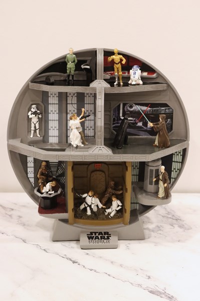 Lot 1342 - STAR WARS DEATHSTAR DIORAMA