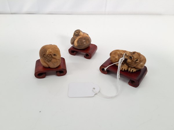 Lot 1007 - NETSUKE