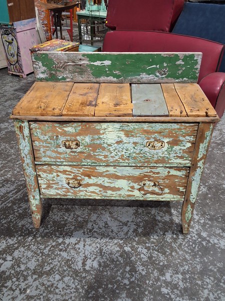 Lot 203 - CHEST OF DRAWERS