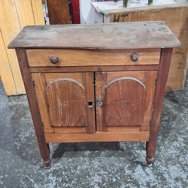 Lot 135 - DRESSER BASE