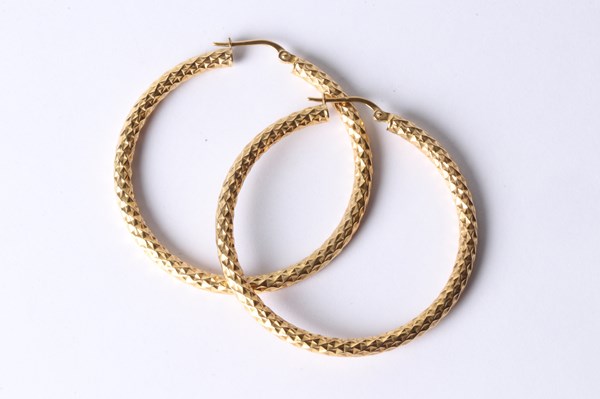 Lot 1009 - GOLD EARRINGS