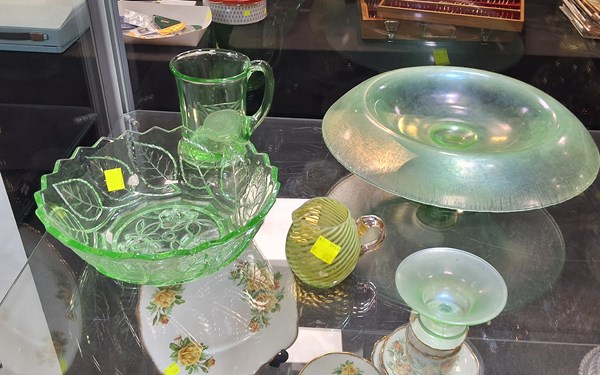 Lot 1219 - GREEN GLASS