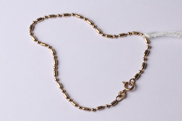 Lot 1067 - GOLD BRACELET