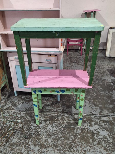 Lot 230 - TABLES