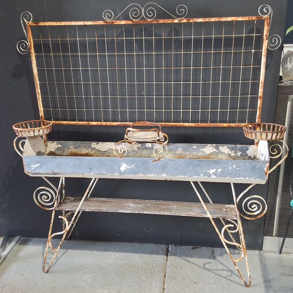 Lot 386 - PLANTER STAND