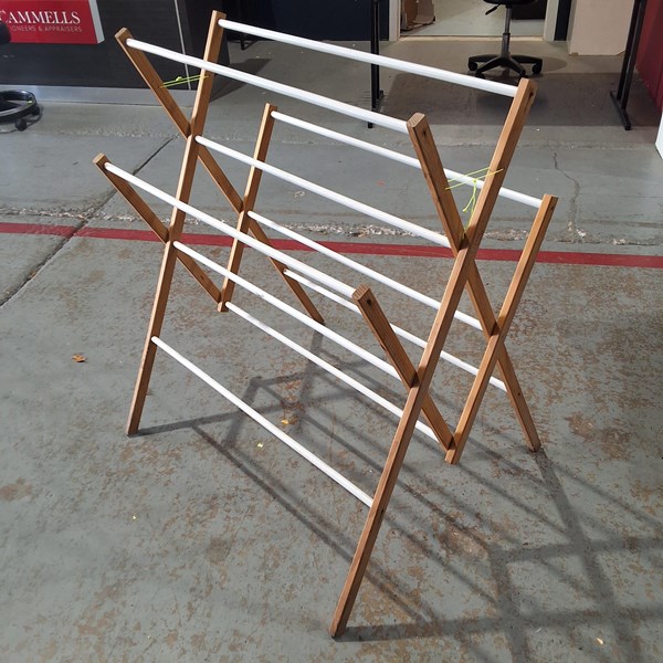 Lot 345 - CLOTHES AIRER