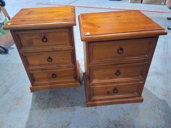 Lot 198 - BEDSIDE CHESTS