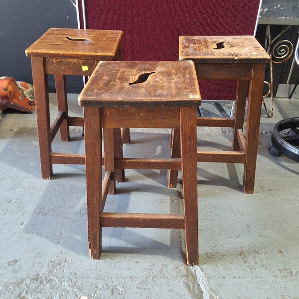 Lot 88 - STOOLS