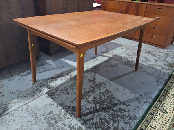 Lot 21 - DINING TABLE