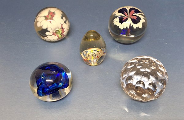 Lot 1347 - PAPERWEIGHTS