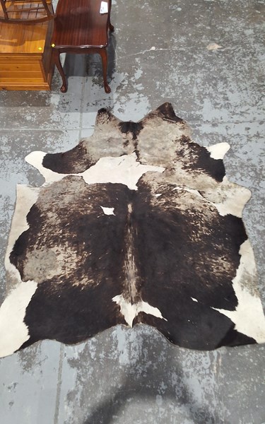 Lot 63 - ANIMAL HIDE