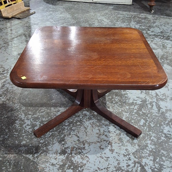 Lot 187 - COFFEE TABLE