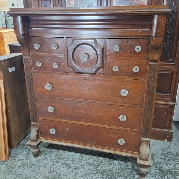 Lot 44 - CHEST OF DRAWERS