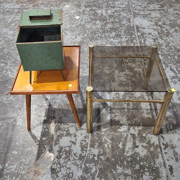 Lot 195 - TABLES