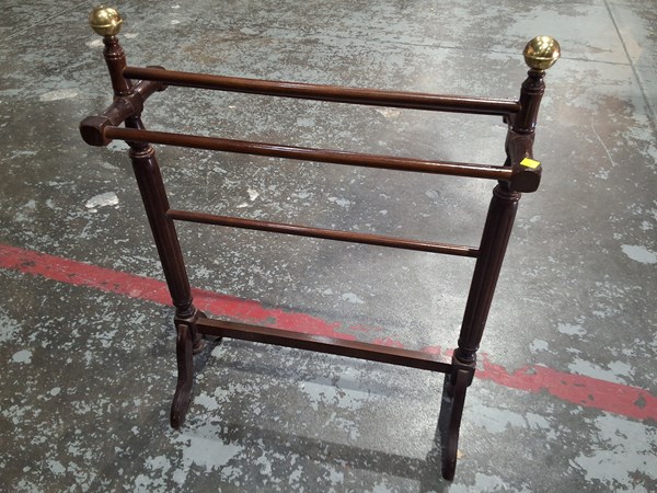 Lot 179 - TOWEL RAIL