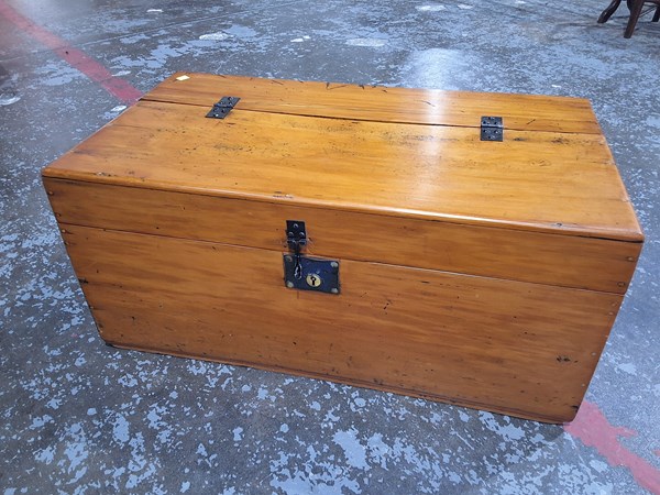 Lot 115 - TRUNK