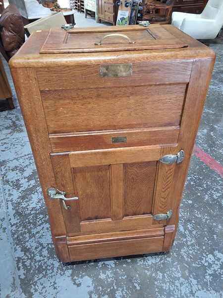 Lot 140 - ICE CHEST