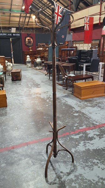 Lot 26 - COAT STAND