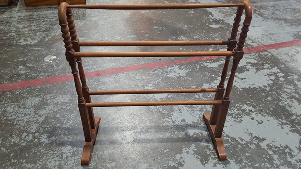 Lot 128 - TOWEL RAIL