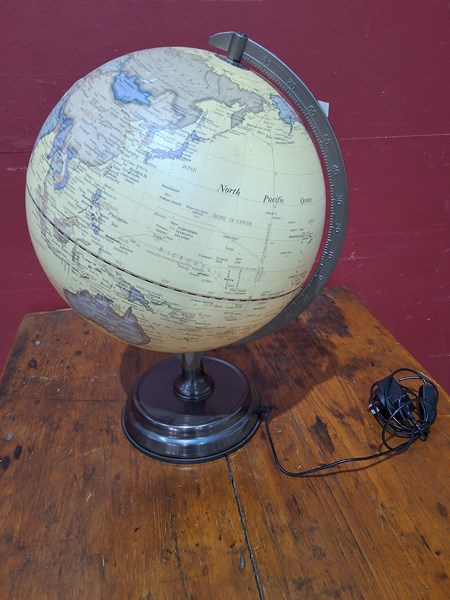 Lot 5 - WORLD GLOBE