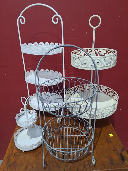 Lot 33 - CAKE STANDS