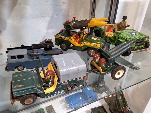 Lot 1521 - MILITARY TINPLATE TOYS