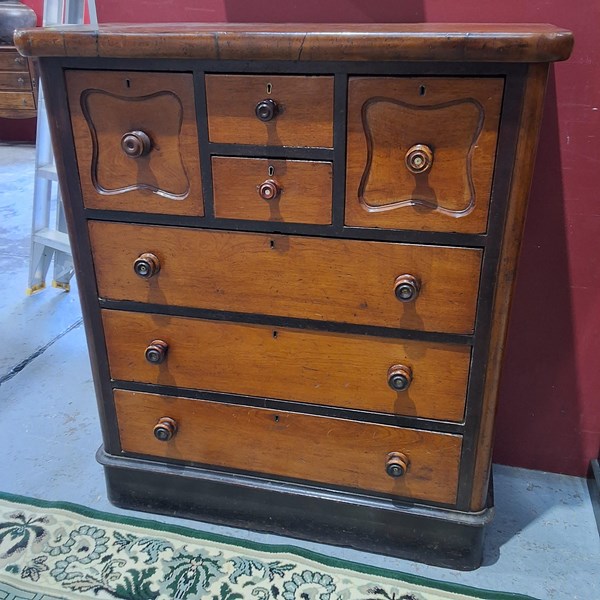 Lot 56 - CHEST OF DRAWERS