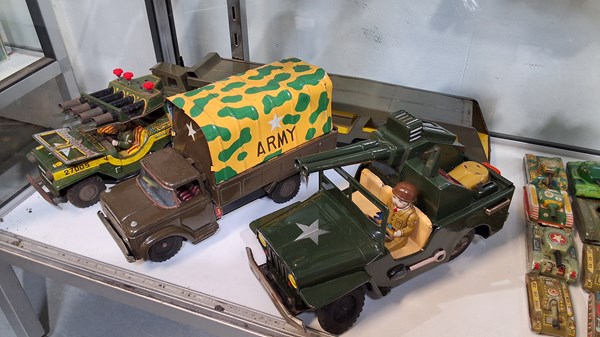 Lot 1524 - MILITARY TINPLATE TOYS