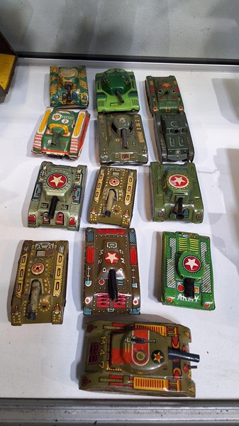 Lot 1523 - MILITARY TINPLATE TOYS