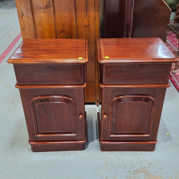 Lot 313 - BEDSIDE CABINETS