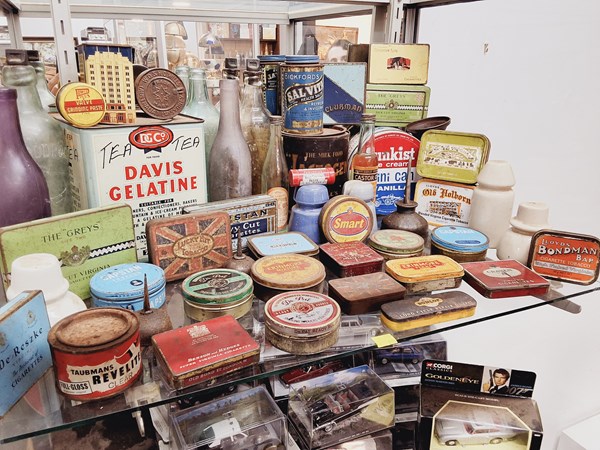 Lot 1458 - VINTAGE TINS