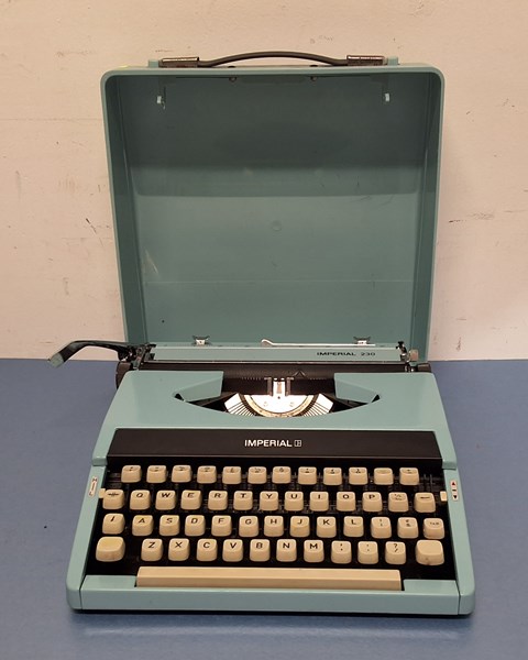 Lot 1303 - IMPERIAL TYPEWRITER