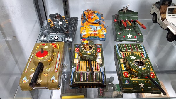 Lot 1510 - MILITARY TINPLATE TOYS