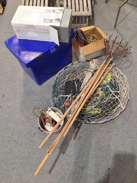 Lot 269 - CRABBING EQUIPMENT