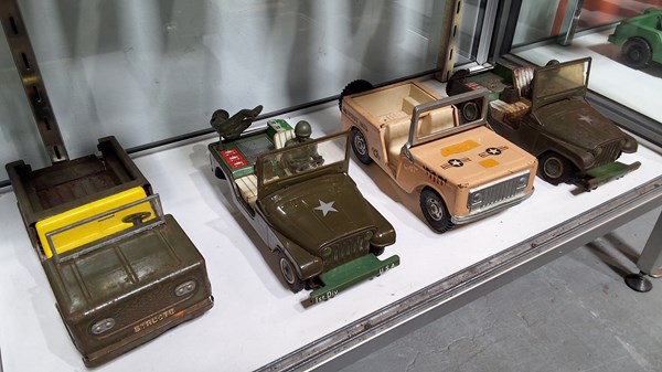 Lot 1512 - MILITARY TINPLATE TOYS