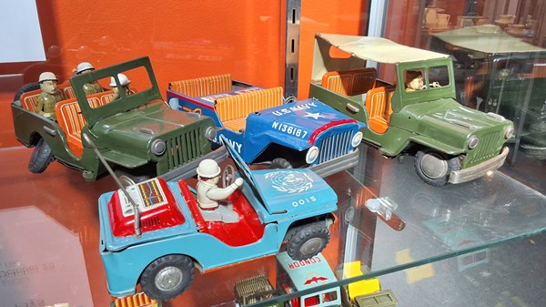 Lot 1498 - MILITARY TINPLATE TOYS