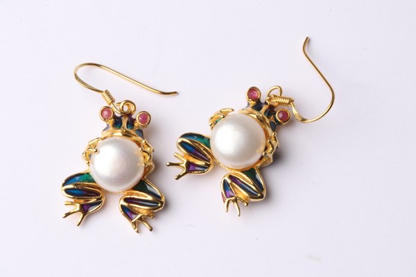 Lot 1045 - EARRINGS