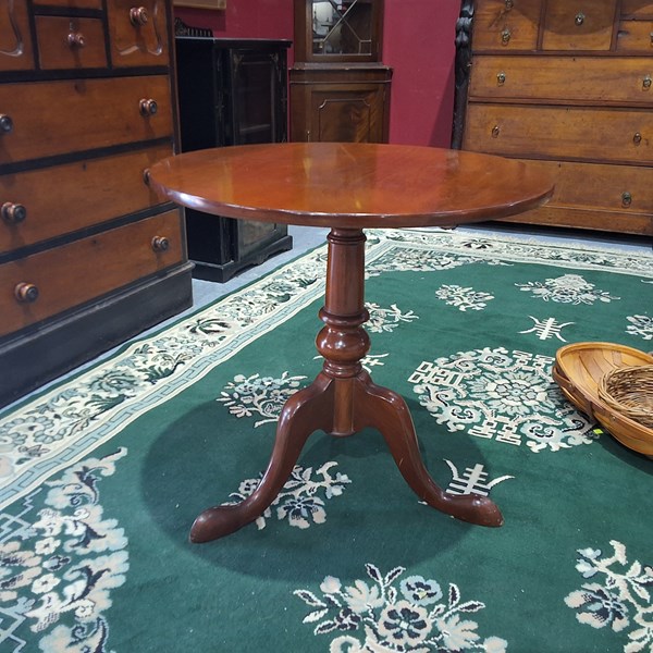 Lot 43 - OCCASIONAL TABLE