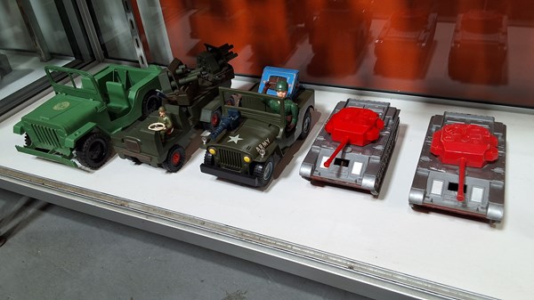 Lot 1507 - MILITARY TOYS