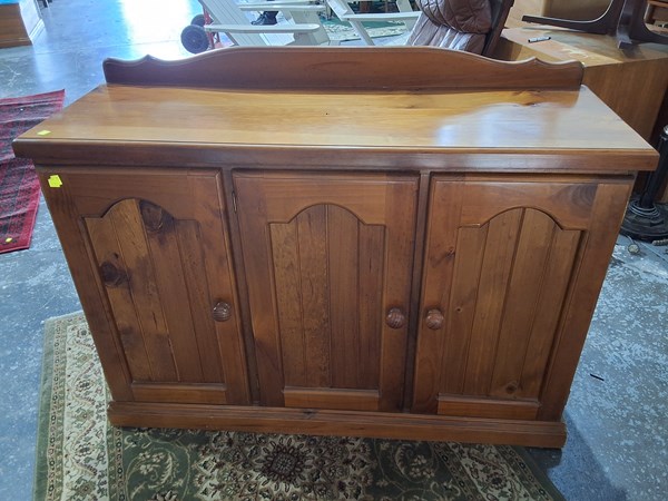 Lot 155 - SIDEBOARD