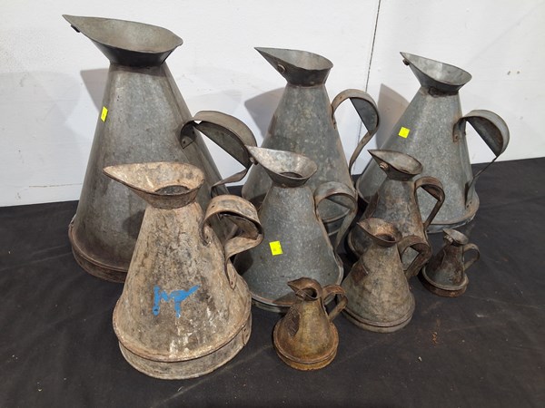 Lot 354 - LOT OF JUGS