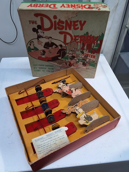 Lot 1241 - DISNEY DERBY BOARD GAME