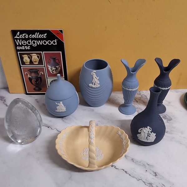 Lot 1180 - A COLLECTION OF JASPERWARE