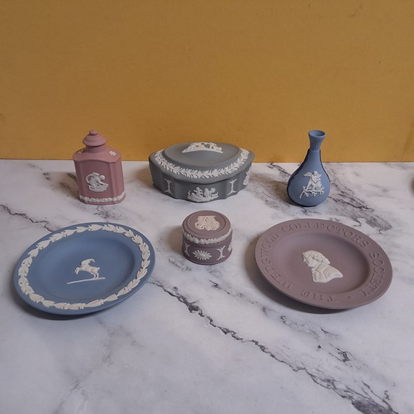 Lot 1176 - A COLLECTION OF WEDGWOOD