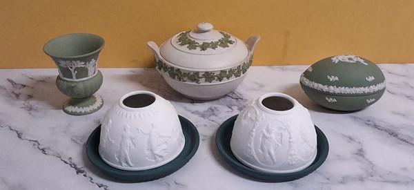 Lot 1168 - WEDGWOOD JASPERWARE