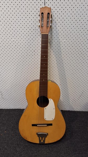 Lot 1425 - ACOUSTIC GUITAR