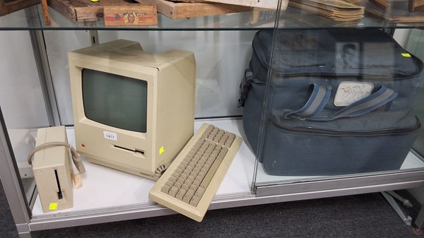 Lot 1417 - APPLE COMPUTER